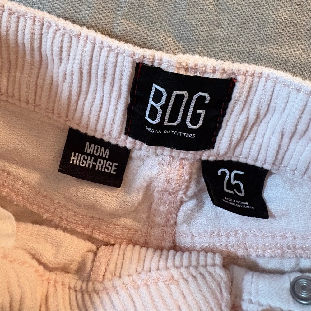 Urban outfitters- BDG light pink "Mom high rise" Corduroy- 25